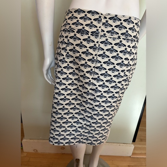 Mandala Bay Medium Bee Pattern Skirt Made in Canada - Picture 4 of 7